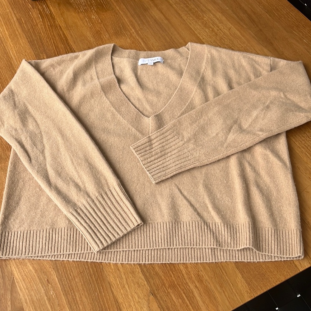 CROPPED 100% CASHMERE V-NECK CROPPED SWEATER